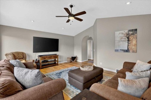 174 Cranridge Terrace Se, Calgary, AB - Indoor Photo Showing Living Room