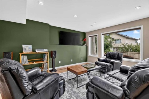 174 Cranridge Terrace Se, Calgary, AB - Indoor Photo Showing Living Room
