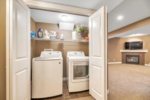 331 Ranch Ridge Meadow, Strathmore, AB - Indoor Photo Showing Laundry Room