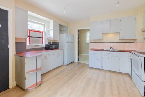 1218 13 Street North, Lethbridge, AB 