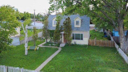 1218 13 Street North, Lethbridge, AB 
