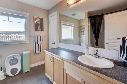 1203-211 Aspen Stone Boulevard Sw, Calgary, AB - Indoor Photo Showing Bathroom