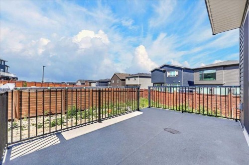560 Livingston Way Ne, Calgary, AB - Outdoor