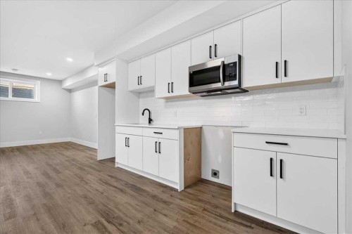 560 Livingston Way Ne, Calgary, AB - Indoor Photo Showing Kitchen