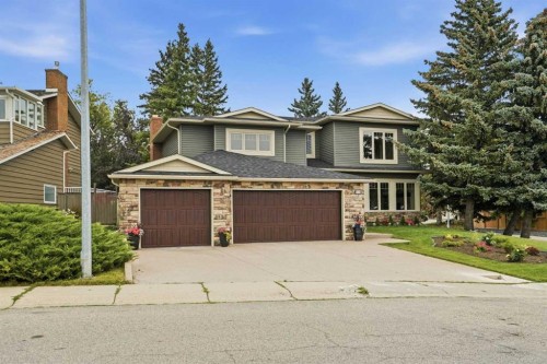 1131 Edgemont Road Nw, Calgary, AB - Outdoor With Facade