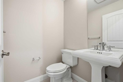 1131 Edgemont Road Nw, Calgary, AB - Indoor Photo Showing Bathroom