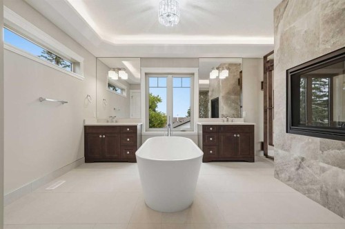 1131 Edgemont Road Nw, Calgary, AB - Indoor Photo Showing Bathroom