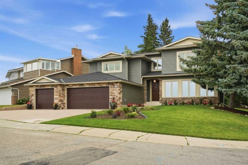 1131 Edgemont Road Nw, Calgary, AB - Outdoor With Facade