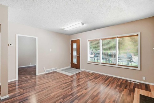 1832 43 Street Se, Calgary, AB - Indoor Photo Showing Other Room