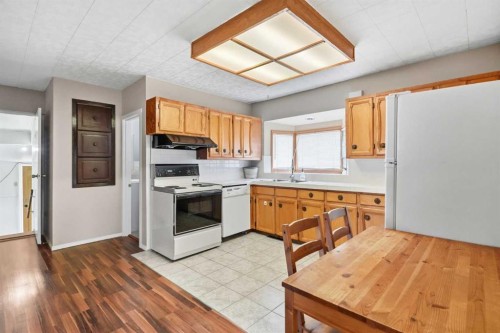1832 43 Street Se, Calgary, AB - Indoor Photo Showing Kitchen With Double Sink