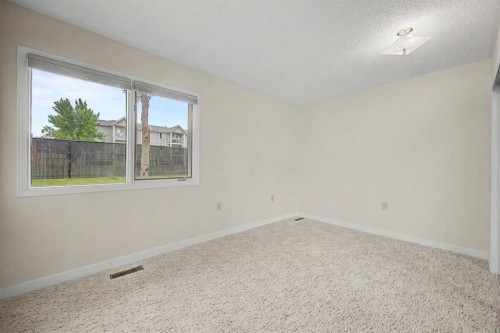 2640 Dovely Court Se, Calgary, AB - Indoor Photo Showing Other Room