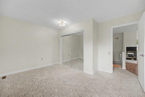 2640 Dovely Court Se, Calgary, AB - Indoor Photo Showing Other Room