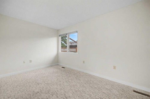 2640 Dovely Court Se, Calgary, AB - Indoor Photo Showing Other Room