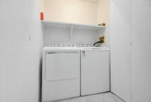 2640 Dovely Court Se, Calgary, AB - Indoor Photo Showing Laundry Room