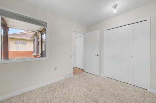 2640 Dovely Court Se, Calgary, AB - Indoor Photo Showing Other Room