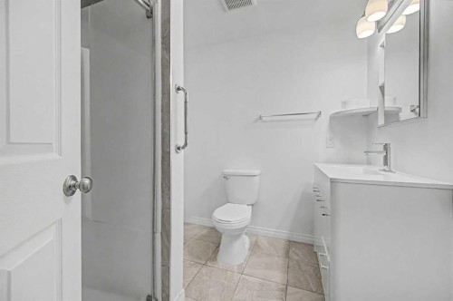 2640 Dovely Court Se, Calgary, AB - Indoor Photo Showing Bathroom