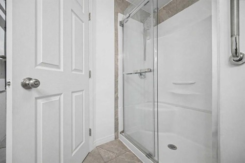 2640 Dovely Court Se, Calgary, AB - Indoor Photo Showing Bathroom