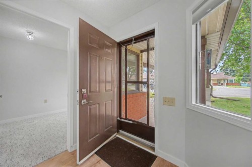 2640 Dovely Court Se, Calgary, AB - Indoor Photo Showing Other Room