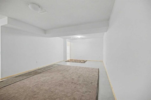 2640 Dovely Court Se, Calgary, AB - Indoor Photo Showing Other Room