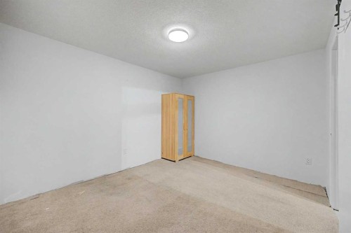 2640 Dovely Court Se, Calgary, AB - Indoor Photo Showing Other Room
