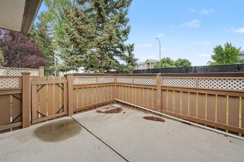 2640 Dovely Court Se, Calgary, AB - Outdoor