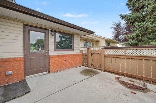 2640 Dovely Court Se, Calgary, AB - Outdoor With Exterior
