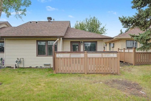 2640 Dovely Court Se, Calgary, AB - Outdoor