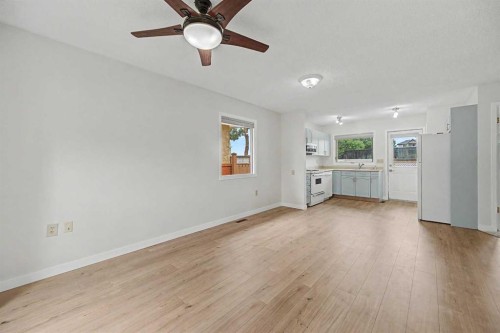 2640 Dovely Court Se, Calgary, AB - Indoor