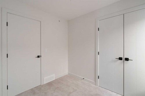 1923 26 Avenue Sw, Calgary, AB - Indoor Photo Showing Other Room