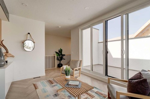 1923 26 Avenue Sw, Calgary, AB - Indoor Photo Showing Other Room