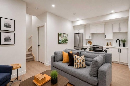 1923 26 Avenue Sw, Calgary, AB - Indoor Photo Showing Other Room