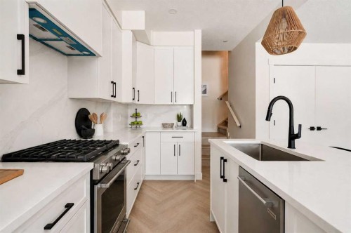 1923 26 Avenue Sw, Calgary, AB - Indoor Photo Showing Kitchen With Upgraded Kitchen