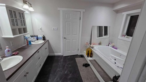 419 Kenex Place, Nobleford, AB - Indoor Photo Showing Bathroom