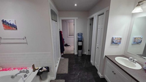 419 Kenex Place, Nobleford, AB - Indoor Photo Showing Bathroom