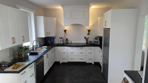 419 Kenex Place, Nobleford, AB - Indoor Photo Showing Kitchen