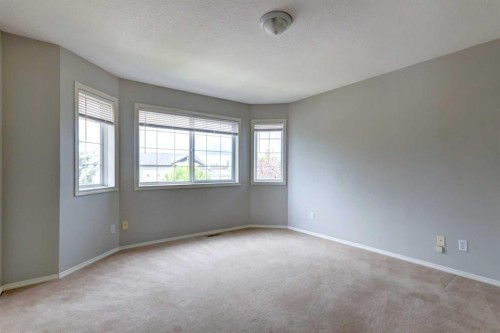 33 Everstone Avenue Sw, Calgary, AB - Indoor Photo Showing Other Room