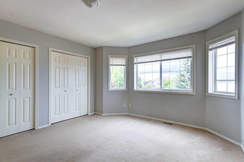 33 Everstone Avenue Sw, Calgary, AB - Indoor Photo Showing Other Room