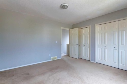 33 Everstone Avenue Sw, Calgary, AB - Indoor Photo Showing Other Room