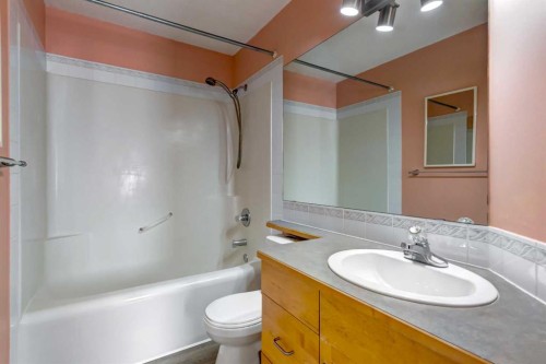 33 Everstone Avenue Sw, Calgary, AB - Indoor Photo Showing Bathroom