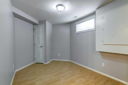 33 Everstone Avenue Sw, Calgary, AB - Indoor Photo Showing Other Room