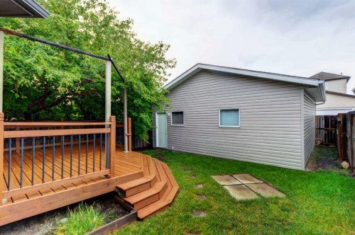 33 Everstone Avenue Sw, Calgary, AB - Outdoor With Exterior
