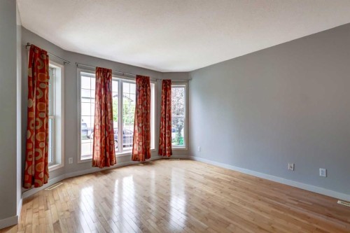 33 Everstone Avenue Sw, Calgary, AB - Indoor Photo Showing Other Room