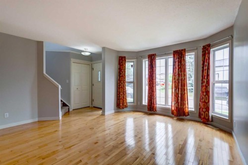 33 Everstone Avenue Sw, Calgary, AB - Indoor Photo Showing Other Room