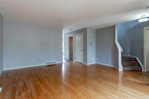 33 Everstone Avenue Sw, Calgary, AB - Indoor Photo Showing Other Room