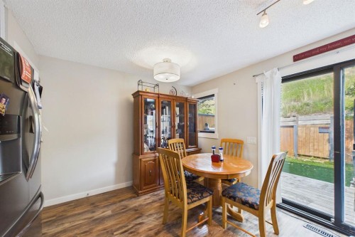 24-800 Bowcroft Place, Cochrane, AB - Indoor Photo Showing Dining Room