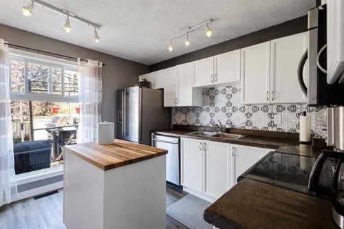 149 Taradale Close Ne, Calgary, AB - Indoor Photo Showing Kitchen With Double Sink