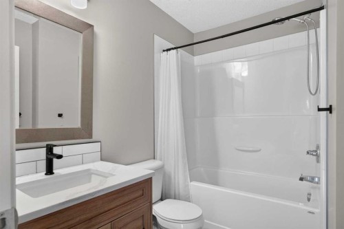 75 Auburn Bay Street Se, Calgary, AB - Indoor Photo Showing Bathroom