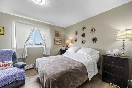 404-4514 54 Avenue, Olds, AB - Indoor Photo Showing Bedroom