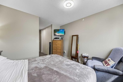404-4514 54 Avenue, Olds, AB - Indoor Photo Showing Bedroom