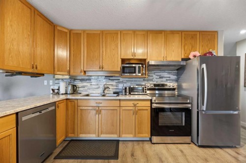 404-4514 54 Avenue, Olds, AB - Indoor Photo Showing Kitchen